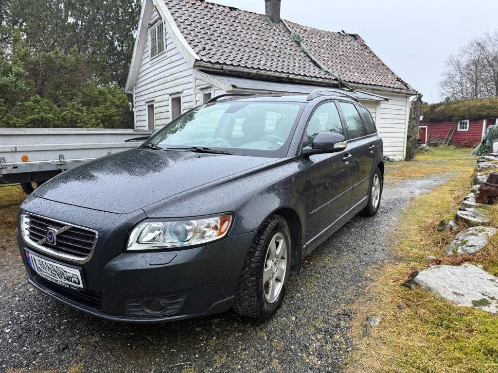 Volvo V50 - מכונית: תמונה 2 Volvo V50 - מכונית: תמונה 2