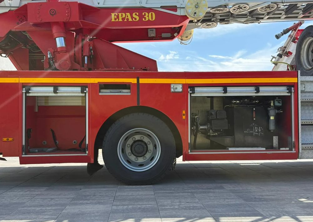 משאית אש, פלטפורמה אווירית מותקנת על משאית Iveco Eurocargo 130E24: תמונה 12