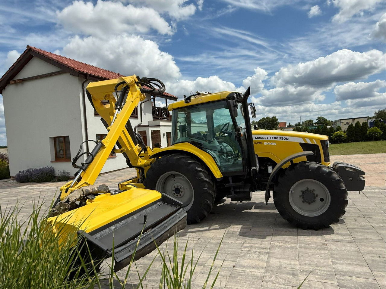 Massey Ferguson 6445 z kosiarką wysięgnikową do poboczy Rousseau T hénor 510 L FI - טרקטור חקלאי: תמונה 4 Massey Ferguson 6445 z kosiarką wysięgnikową do poboczy Rousseau T hénor 510 L FI - טרקטור חקלאי: תמונה 4