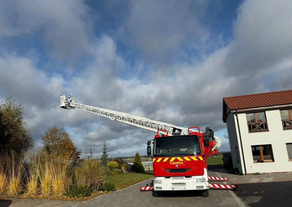 Renault Midlum 210 - משאית אש: תמונה 1 Renault Midlum 210 - משאית אש: תמונה 1