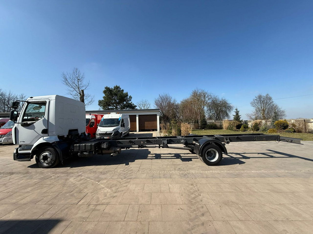 Renault Midlum 220 - משאית עם שלדת תא: תמונה 5 Renault Midlum 220 - משאית עם שלדת תא: תמונה 5