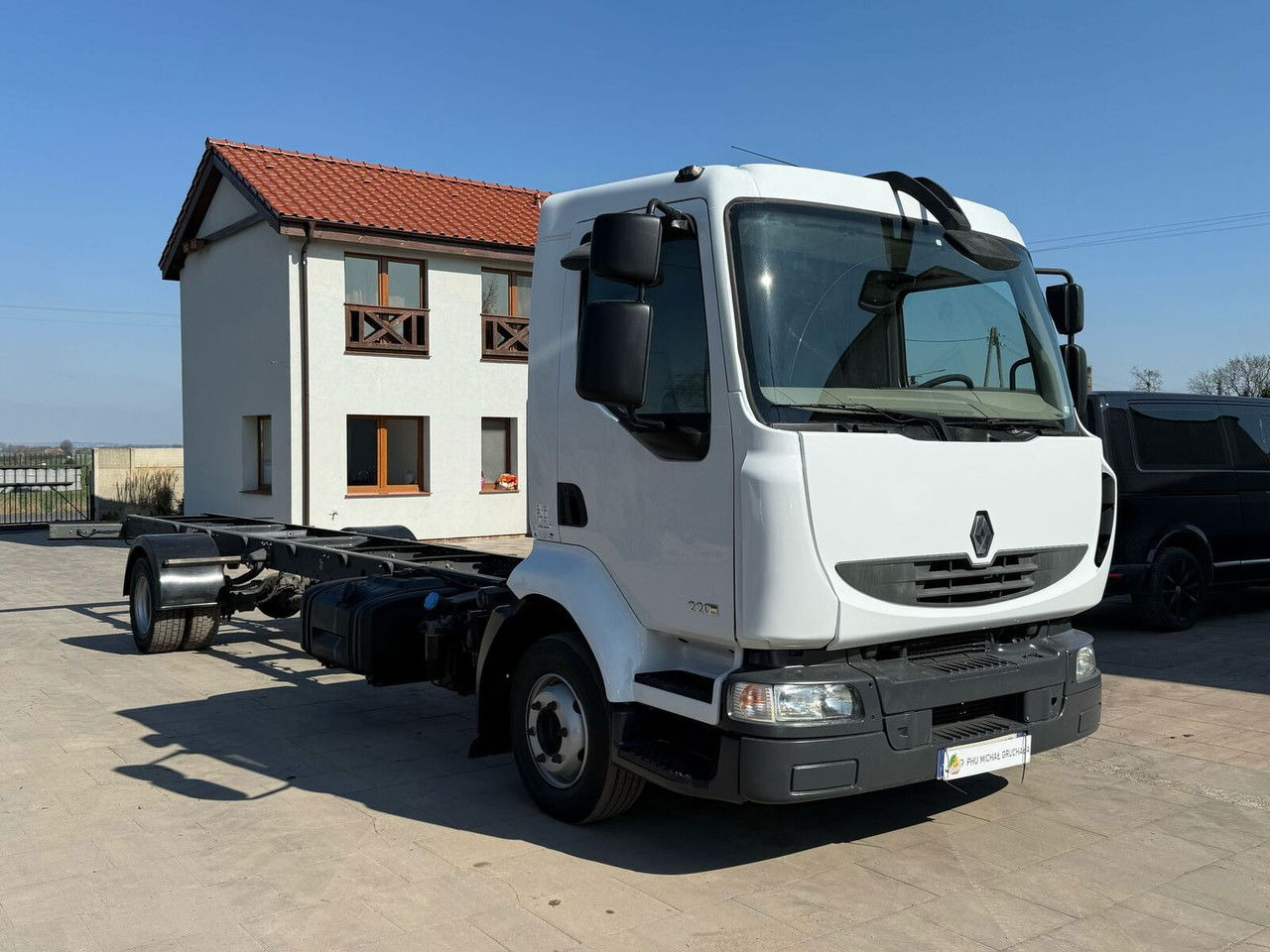Renault Midlum 220 - משאית עם שלדת תא: תמונה 1 Renault Midlum 220 - משאית עם שלדת תא: תמונה 1