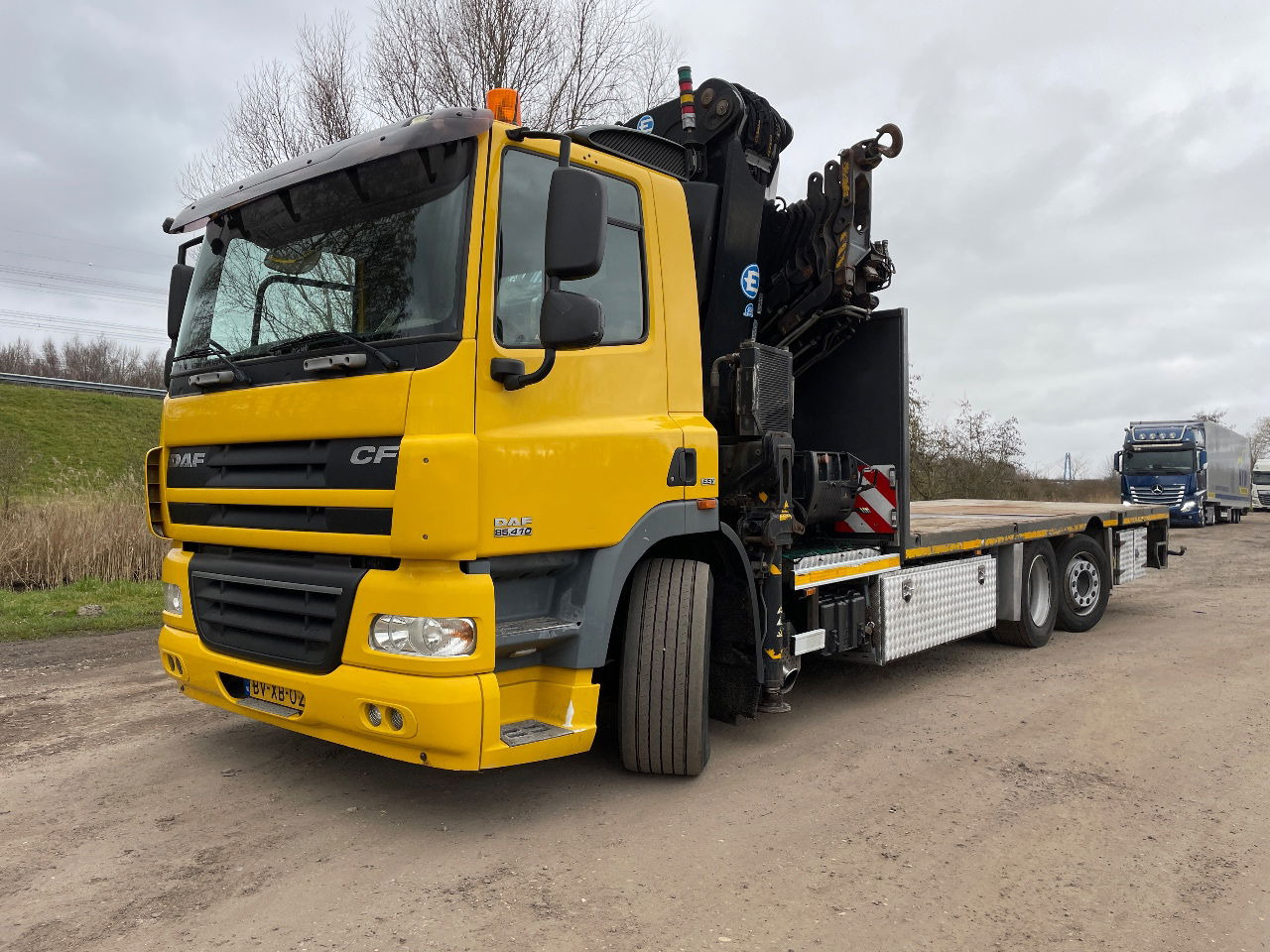DAF 85.410 Met Effer 470 6s laadkraan ladekran loadercrane crane palfinger hiab fassi - משאית מנוף: תמונה 1 DAF 85.410 Met Effer 470 6s laadkraan ladekran loadercrane crane palfinger hiab fassi - משאית מנוף: תמונה 1