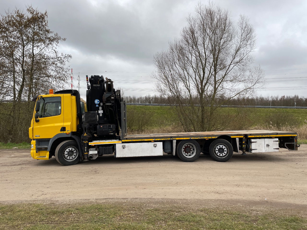 DAF 85.410 Met Effer 470 6s laadkraan ladekran loadercrane crane palfinger hiab fassi - משאית מנוף: תמונה 2 DAF 85.410 Met Effer 470 6s laadkraan ladekran loadercrane crane palfinger hiab fassi - משאית מנוף: תמונה 2