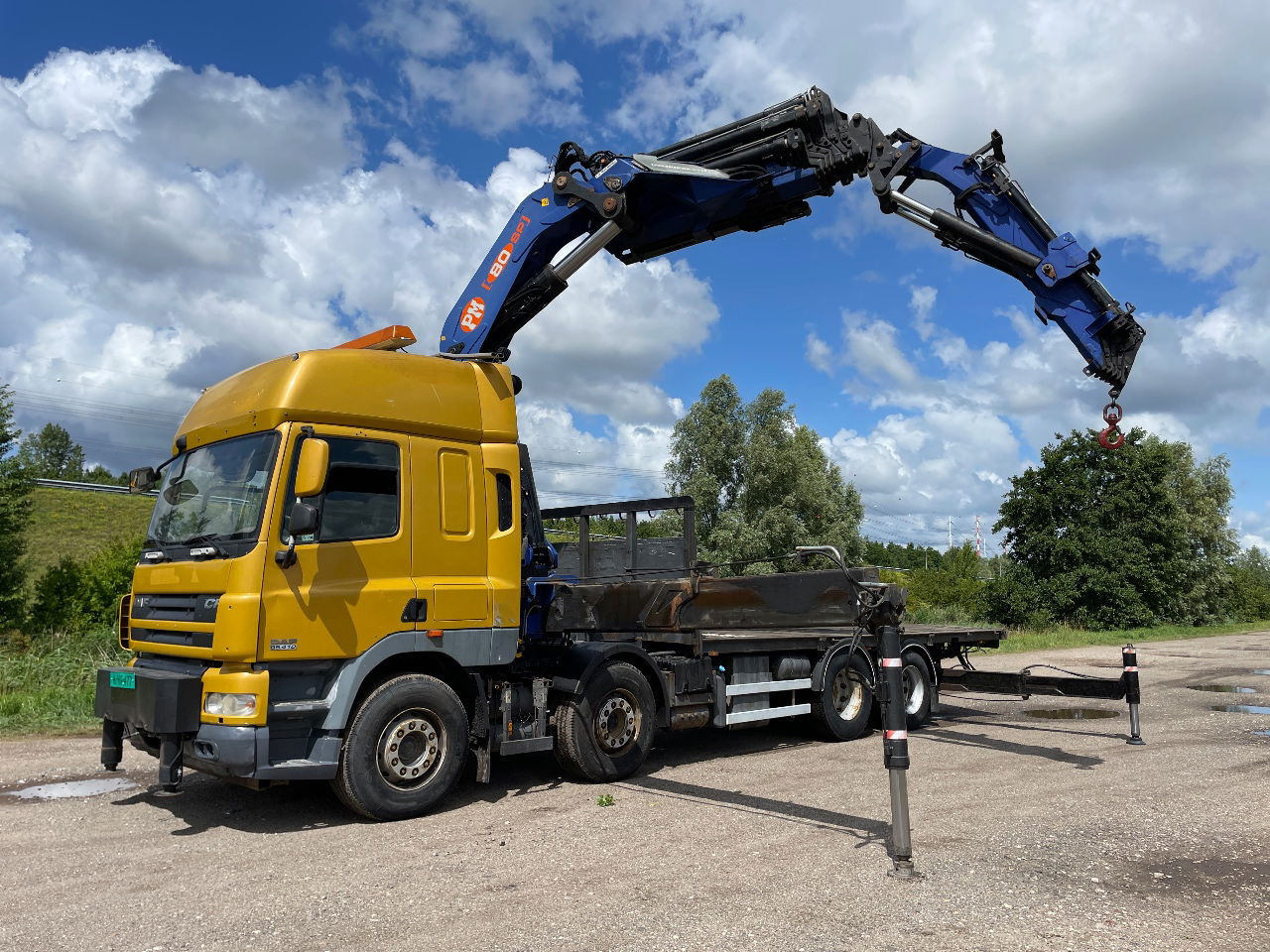 DAF CF 85.410 PM 80 crane laadkraan met jib en frontstempels - משאית מנוף: תמונה 1 DAF CF 85.410 PM 80 crane laadkraan met jib en frontstempels - משאית מנוף: תמונה 1