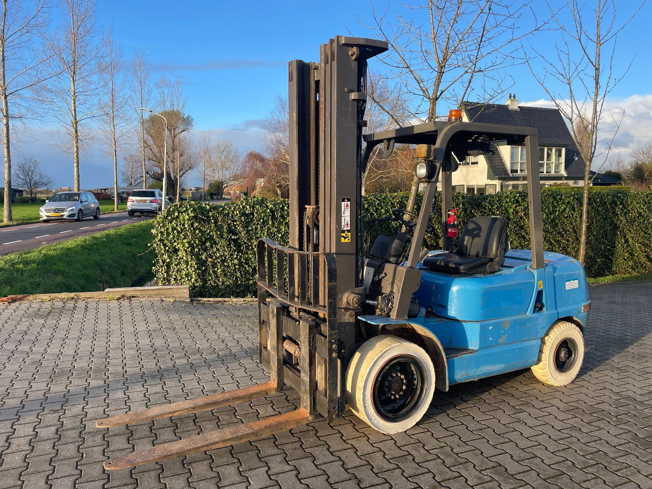 Nissan 3.5 tons diesel heftruck triplo 5.50m Hefhoogte 2000 uur - מלגזה: תמונה 1 Nissan 3.5 tons diesel heftruck triplo 5.50m Hefhoogte 2000 uur - מלגזה: תמונה 1