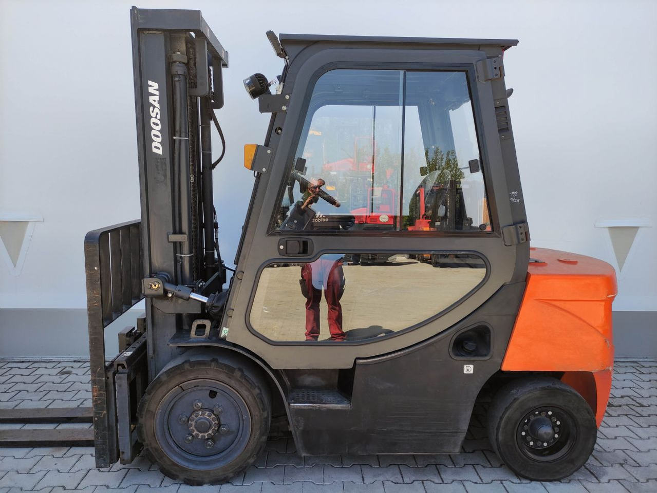 Doosan D30 GP - מלגזת סולר: תמונה 1 Doosan D30 GP - מלגזת סולר: תמונה 1