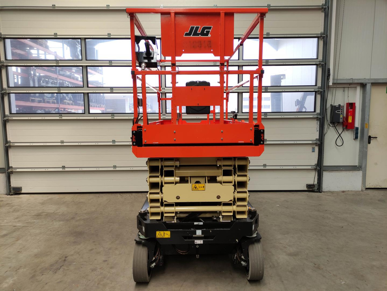JLG R3246 - מעלית מספריים: תמונה 3 JLG R3246 - מעלית מספריים: תמונה 3
