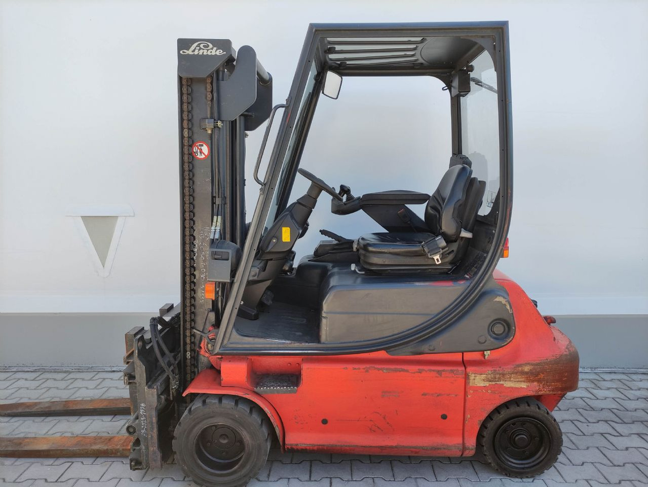 Linde E20P-02-335 - מלגזה חשמלית: תמונה 1 Linde E20P-02-335 - מלגזה חשמלית: תמונה 1