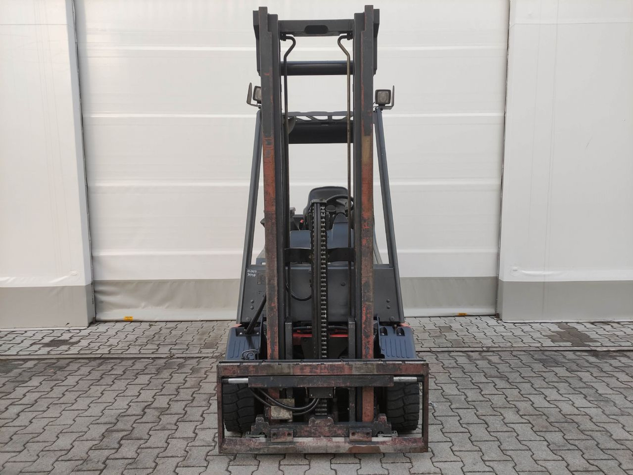 Linde E30-336-03 (LACK NEU) - מלגזה חשמלית: תמונה 3 Linde E30-336-03 (LACK NEU) - מלגזה חשמלית: תמונה 3