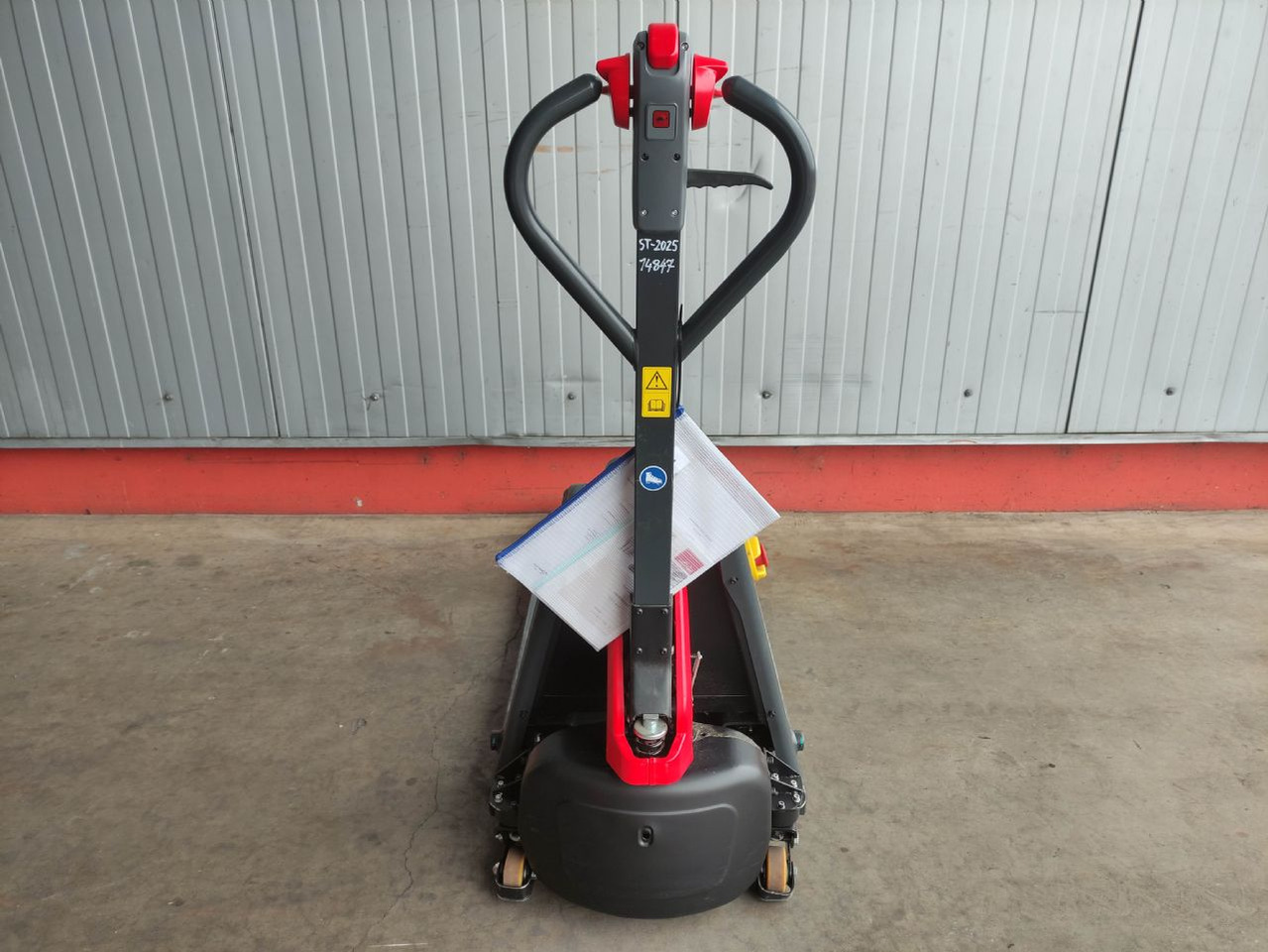 Linde MT15C - משאית משטחים: תמונה 4 Linde MT15C - משאית משטחים: תמונה 4