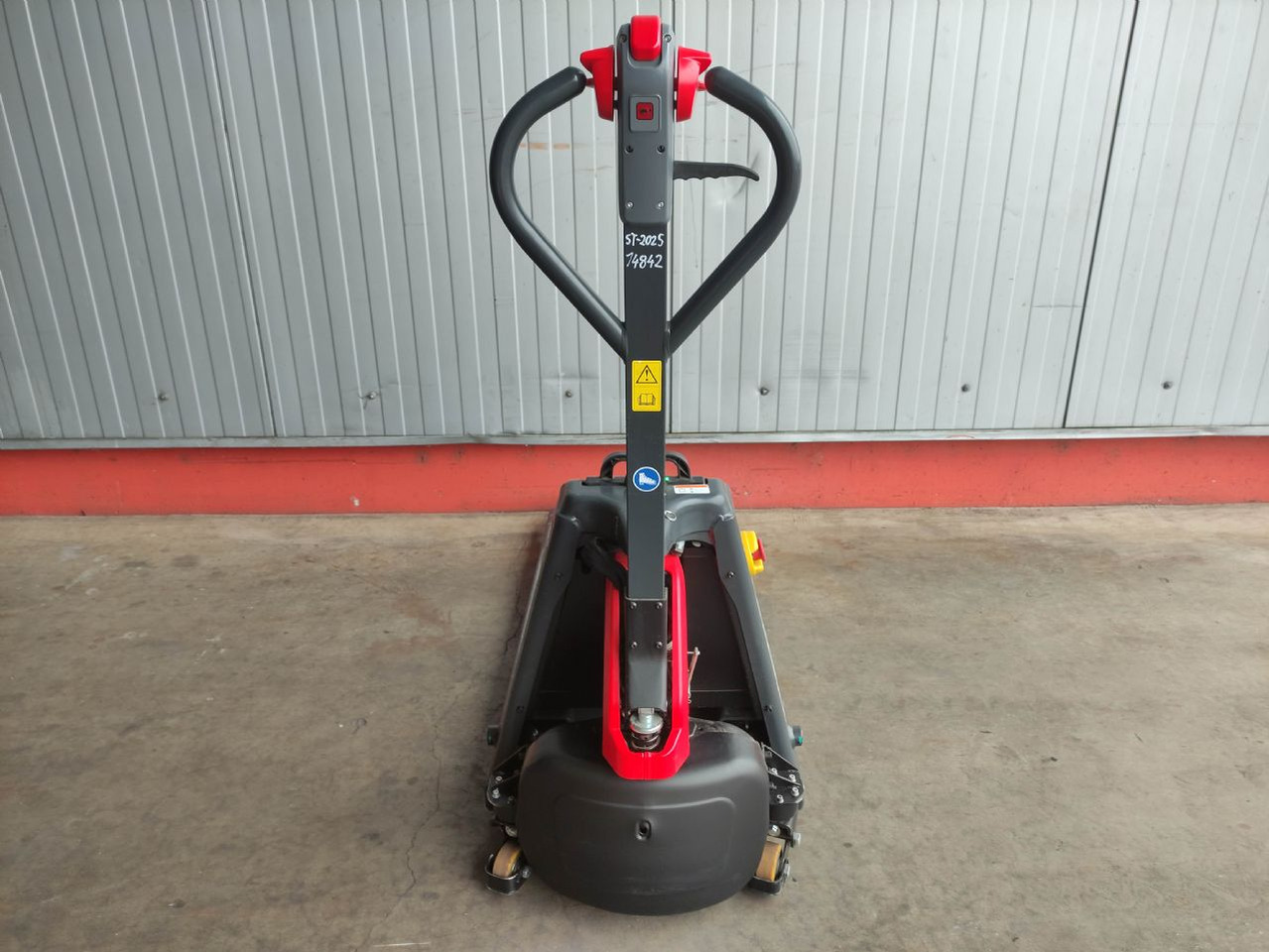 Linde MT15C - משאית משטחים: תמונה 4 Linde MT15C - משאית משטחים: תמונה 4