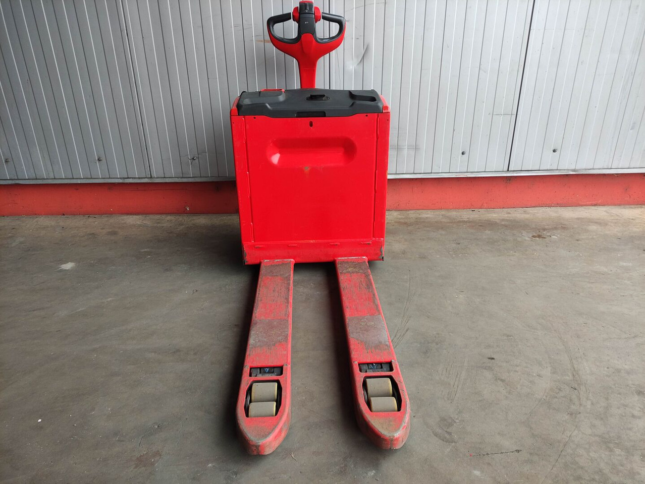 Linde T18-1152 - משאית משטחים: תמונה 3 Linde T18-1152 - משאית משטחים: תמונה 3