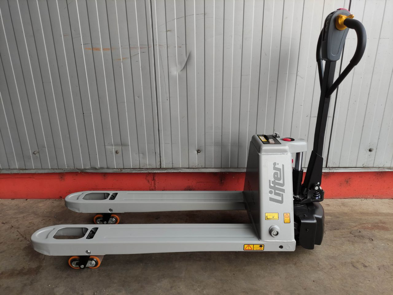 Pramac EY15L *NEU* - משאית משטחים: תמונה 1 Pramac EY15L *NEU* - משאית משטחים: תמונה 1