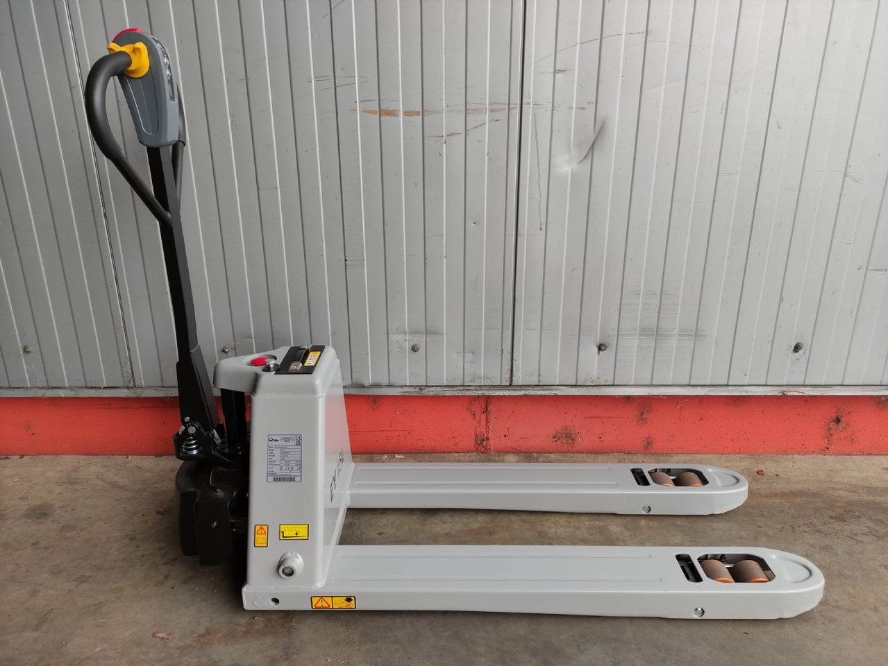 Pramac EY15L *NEU* - משאית משטחים: תמונה 2 Pramac EY15L *NEU* - משאית משטחים: תמונה 2
