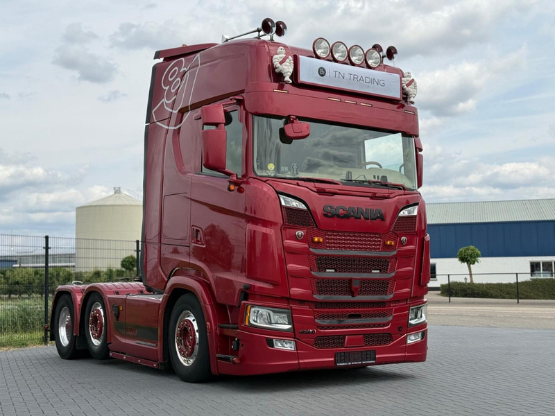Scania S520 V8 NGS SHOWTRUCK, KLEP IN UITLAAT, 6X2/4, VOLLUCHT, RETARDER. - יחידת טרקטור: תמונה 1 Scania S520 V8 NGS SHOWTRUCK, KLEP IN UITLAAT, 6X2/4, VOLLUCHT, RETARDER. - יחידת טרקטור: תמונה 1