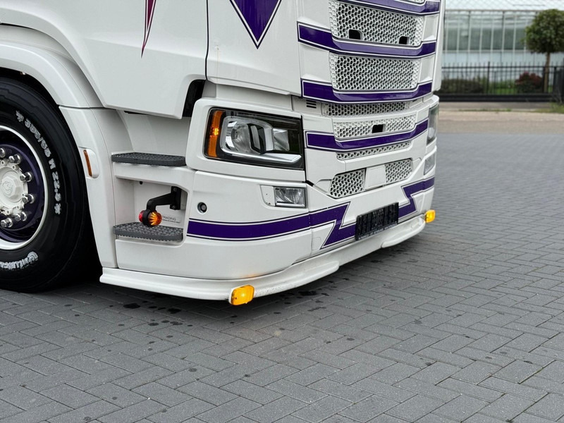 Scania S580 V8 NGS VOLLUCHT, SHOW, LEATHER, RETARDER, LOW MILEAGE, WB 315. - יחידת טרקטור: תמונה 5 Scania S580 V8 NGS VOLLUCHT, SHOW, LEATHER, RETARDER, LOW MILEAGE, WB 315. - יחידת טרקטור: תמונה 5