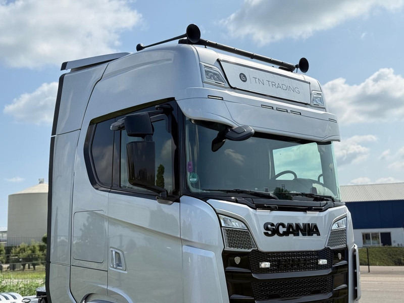 Scania S650 ADR, FULL AIR, LEATHER, SHOW, INTERIOR, LIKE NEW! - יחידת טרקטור: תמונה 4 Scania S650 ADR, FULL AIR, LEATHER, SHOW, INTERIOR, LIKE NEW! - יחידת טרקטור: תמונה 4