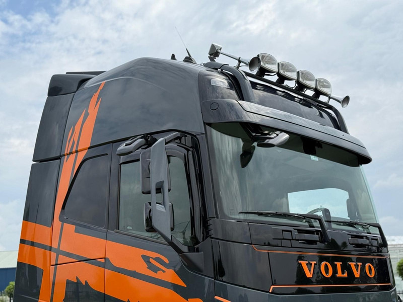 Volvo FH 13.500XL RETARDER, I-PARK COOL, 2 TANKS, XENON, SHOWTRUCK! - יחידת טרקטור: תמונה 3 Volvo FH 13.500XL RETARDER, I-PARK COOL, 2 TANKS, XENON, SHOWTRUCK! - יחידת טרקטור: תמונה 3