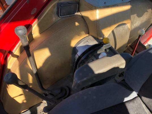 International 745 XL Tracteur à 15 000 € - טרקטור חקלאי: תמונה 3 International 745 XL Tracteur à 15 000 € - טרקטור חקלאי: תמונה 3