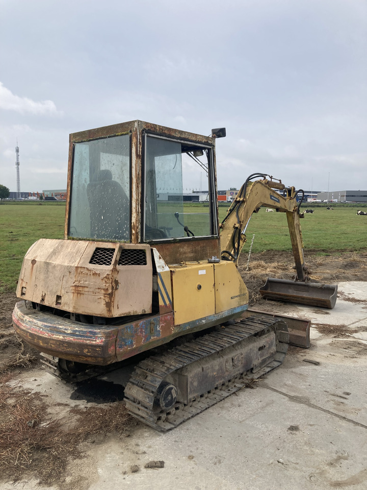 KOMATSU PC30-5 - מיני מחפר: תמונה 2 KOMATSU PC30-5 - מיני מחפר: תמונה 2