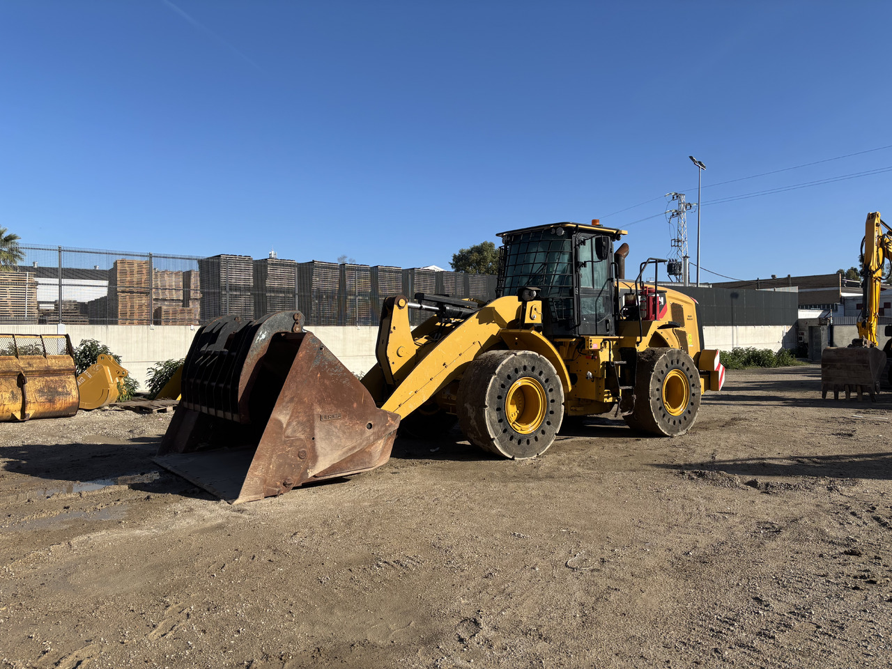 Caterpillar 950M - מעמיס גלגלים: תמונה 1 Caterpillar 950M - מעמיס גלגלים: תמונה 1