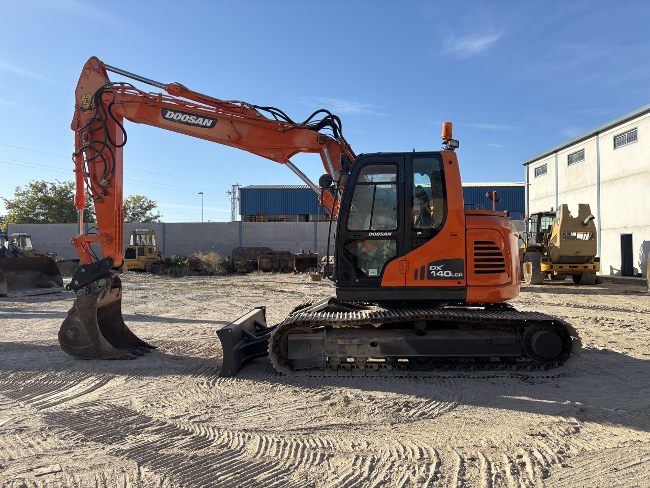 DOOSAN DX140-3 - מחפר סורק: תמונה 2 DOOSAN DX140-3 - מחפר סורק: תמונה 2