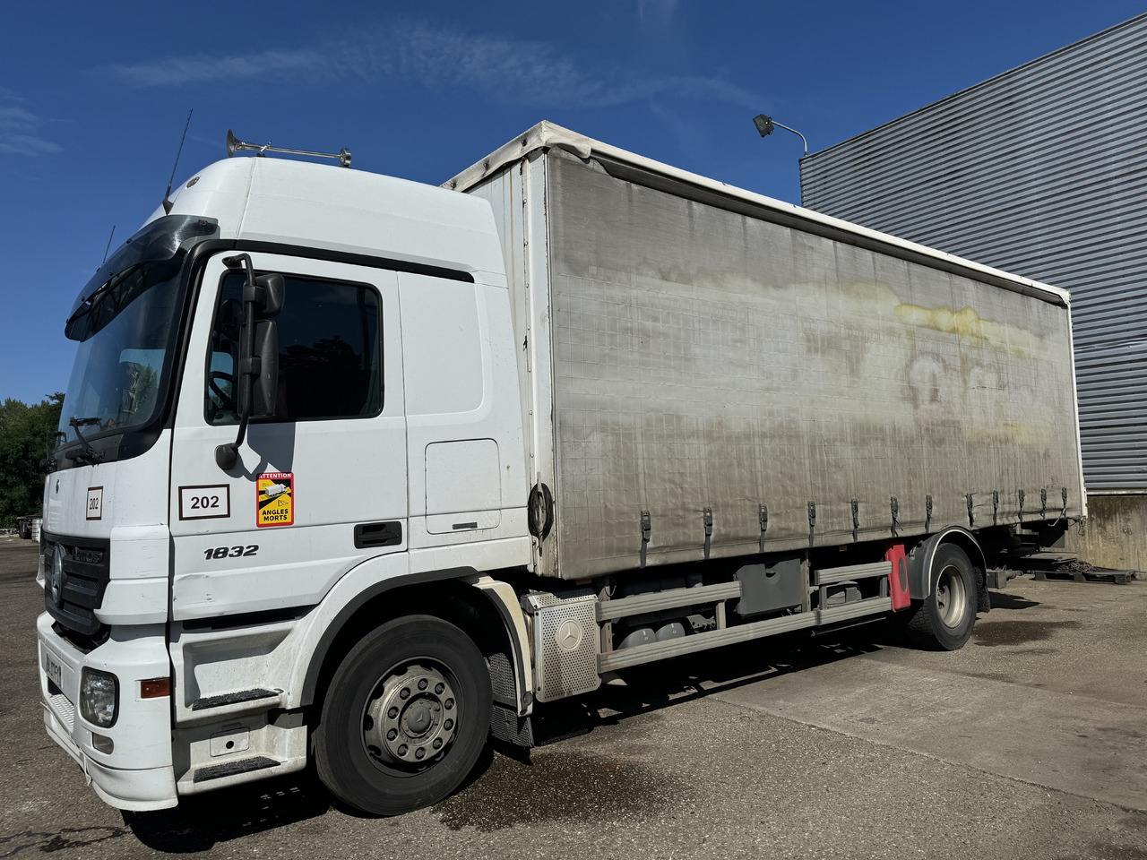 MERCEDES-BENZ ACTROS 1832 - משאית וילונות צד: תמונה 2 MERCEDES-BENZ ACTROS 1832 - משאית וילונות צד: תמונה 2
