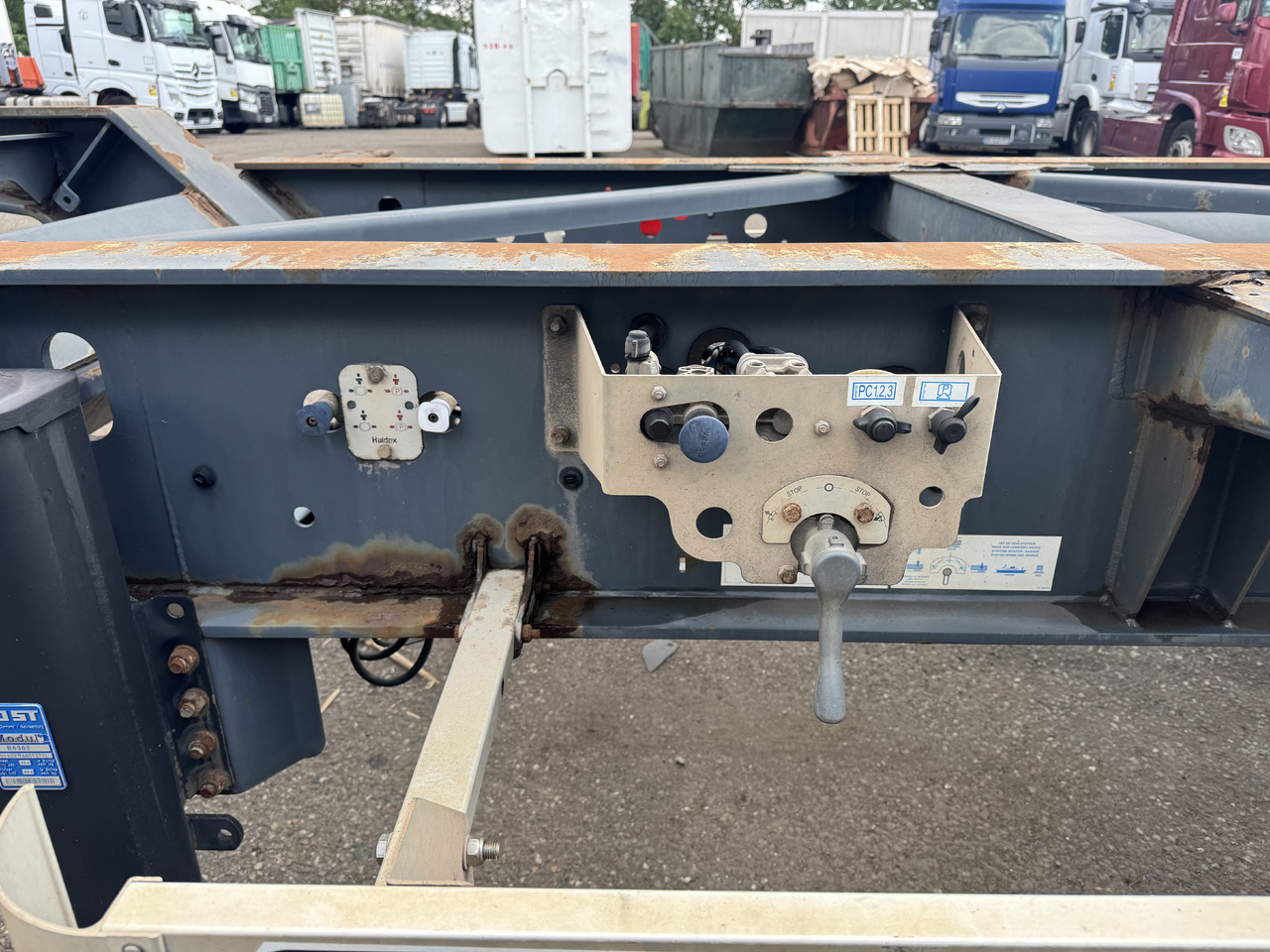 סמיטריילר מוביל מכולות/ החלפת גוף עבור הובלה של מכולות VAN HOOL Porte containers: תמונה 10 סמיטריילר מוביל מכולות/ החלפת גוף עבור הובלה של מכולות VAN HOOL Porte containers: תמונה 10