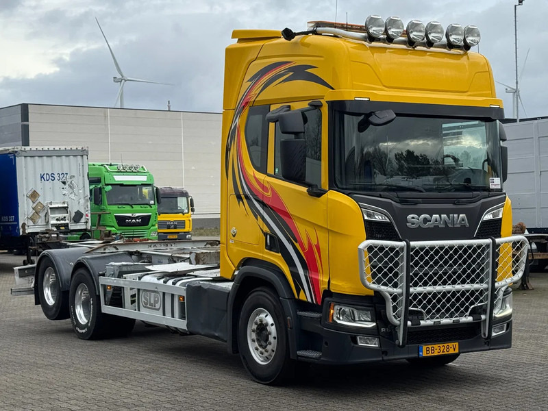 Scania R650 V8 6x2 WB 4.95mtr Retarder Full Air - משאית עם שלדת תא: תמונה 2 Scania R650 V8 6x2 WB 4.95mtr Retarder Full Air - משאית עם שלדת תא: תמונה 2