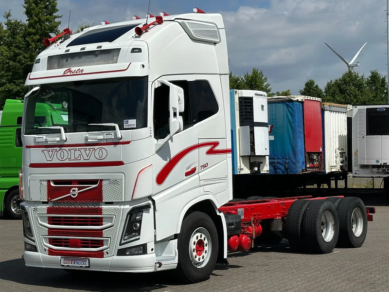 Volvo FH 16.750 6x4 Globe XL Chassis Retarder 4.30 Wb Full Air - משאית עם שלדת תא: תמונה 1 Volvo FH 16.750 6x4 Globe XL Chassis Retarder 4.30 Wb Full Air - משאית עם שלדת תא: תמונה 1