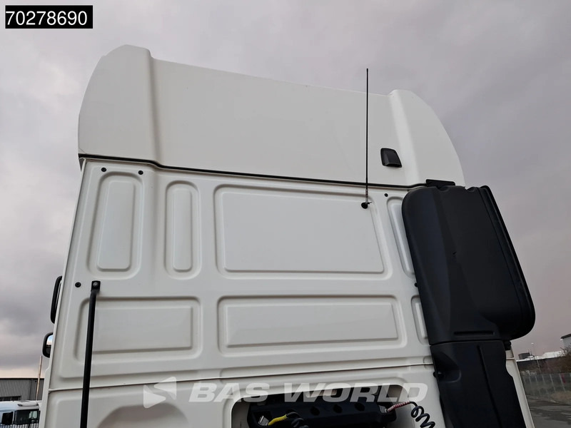 יחידת טרקטור DAF XF 530 4X2 SSC 2x Tanks Retarder Standklima ACC: תמונה 12