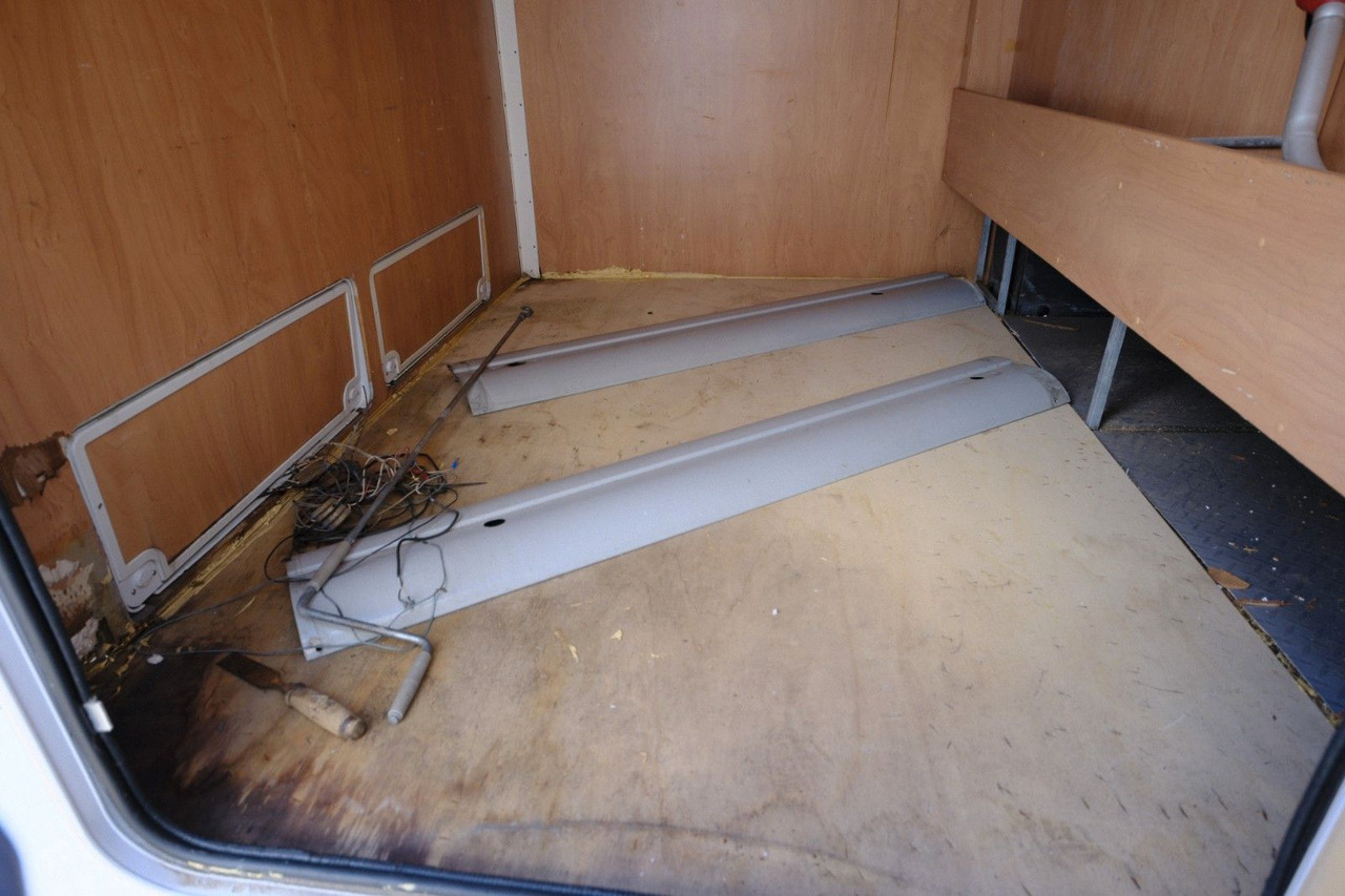 Bürstner A 747-2/Festbett+Garage/Klima/Markise/dop.Boden Bürstner A 747-2/Festbett+Garage/Klima/Markise/dop.Boden - רכב ממונע Alcove: תמונה 5 Bürstner A 747-2/Festbett+Garage/Klima/Markise/dop.Boden Bürstner A 747-2/Festbett+Garage/Klima/Markise/dop.Boden - רכב ממונע Alcove: תמונה 5