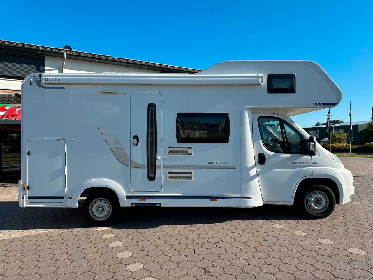 Hobby Siesta Family A 65 GM/Etagenbetten/Garage/Klima - רכב ממונע Alcove: תמונה 3 Hobby Siesta Family A 65 GM/Etagenbetten/Garage/Klima - רכב ממונע Alcove: תמונה 3