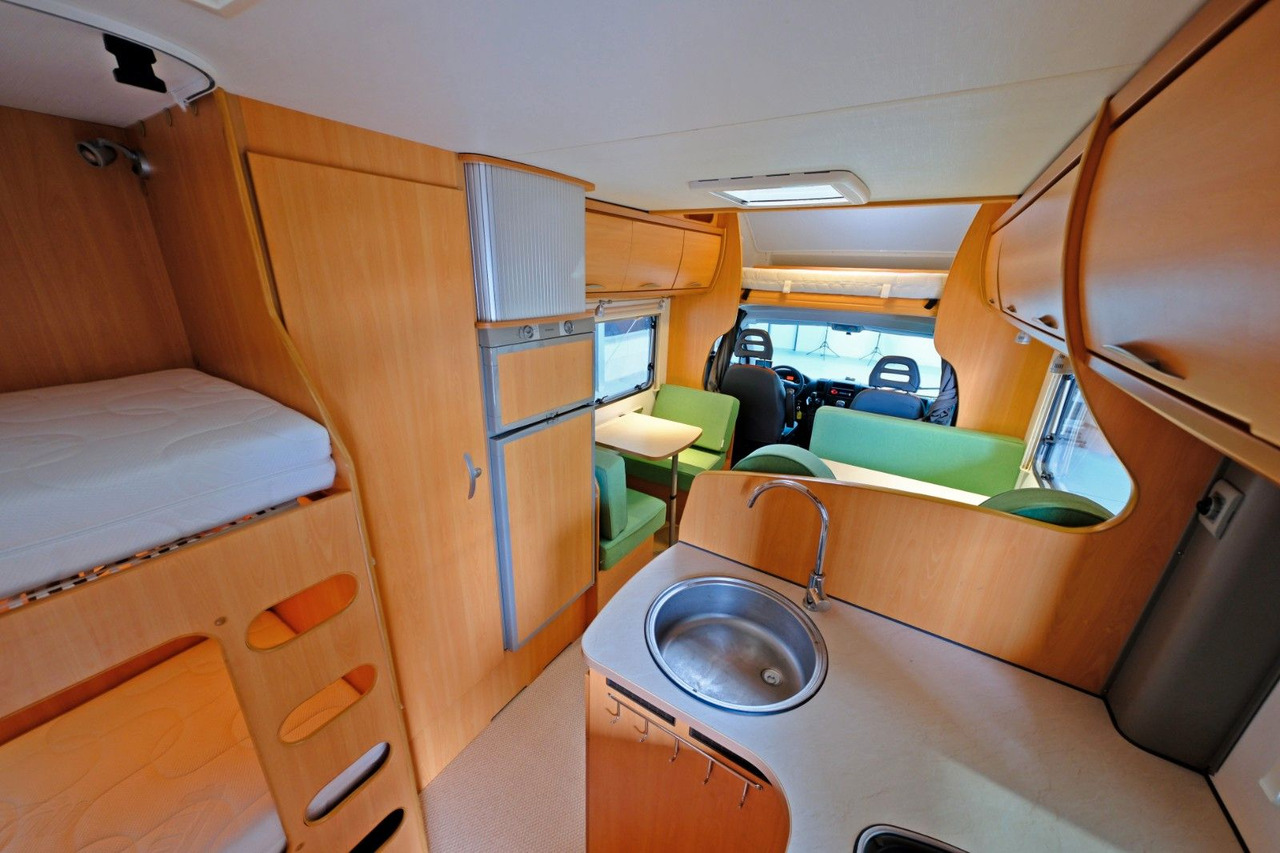 Pilote Aventura A 710/Etagenbetten/Klima/Markise/Finanz - רכב ממונע Alcove: תמונה 5 Pilote Aventura A 710/Etagenbetten/Klima/Markise/Finanz - רכב ממונע Alcove: תמונה 5