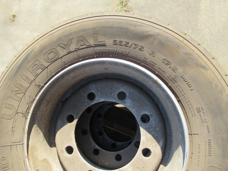 MEFRO 4 x Velg 17.5x6.75 + band Veldhuizen - חבילת גלגלים וצמיגים עבור משאית: תמונה 2 MEFRO 4 x Velg 17.5x6.75 + band Veldhuizen - חבילת גלגלים וצמיגים עבור משאית: תמונה 2