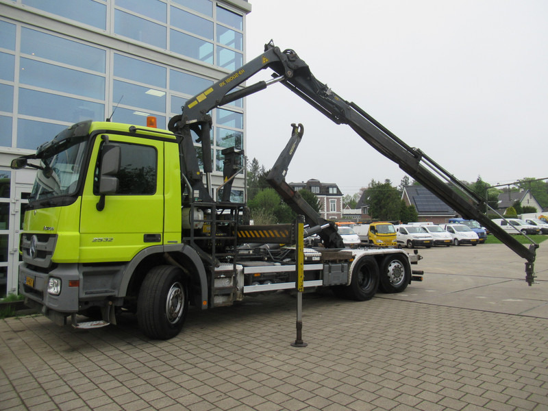 Mercedes-Benz Actros 2532 LTNLA 6X2 Hooklift + Crane, Haak - Kraan - משאית הרמת וו, משאית מנוף: תמונה 2 Mercedes-Benz Actros 2532 LTNLA 6X2 Hooklift + Crane, Haak - Kraan - משאית הרמת וו, משאית מנוף: תמונה 2