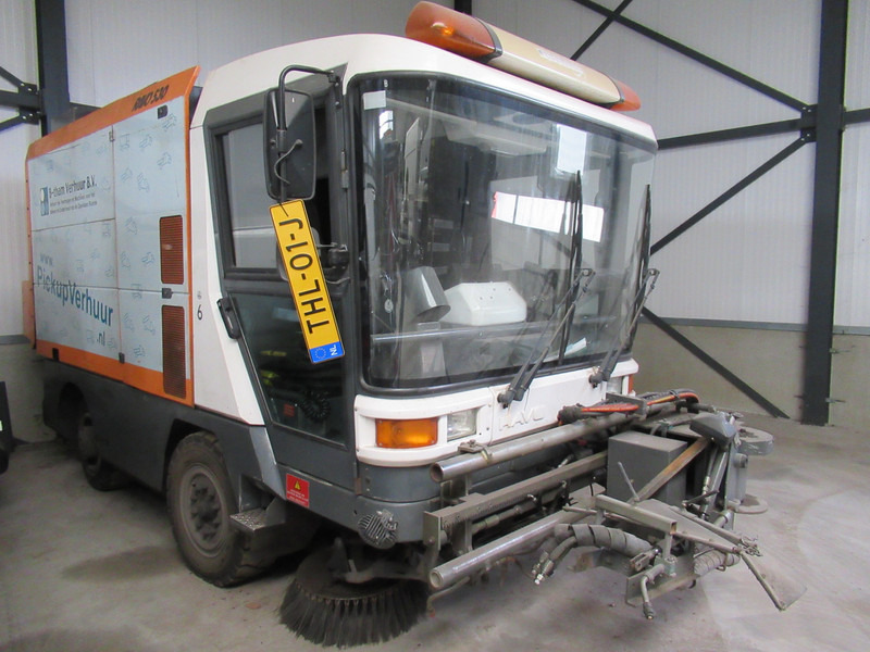 Ravo 530 + 3rd Borstel Brush - מטאטא כבישים: תמונה 3 Ravo 530 + 3rd Borstel Brush - מטאטא כבישים: תמונה 3