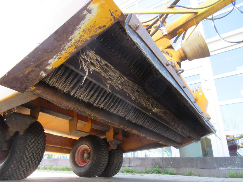 STH HK 1800 Maai / Veeg / Zuigmachine - שתיל גינה: תמונה 4 STH HK 1800 Maai / Veeg / Zuigmachine - שתיל גינה: תמונה 4
