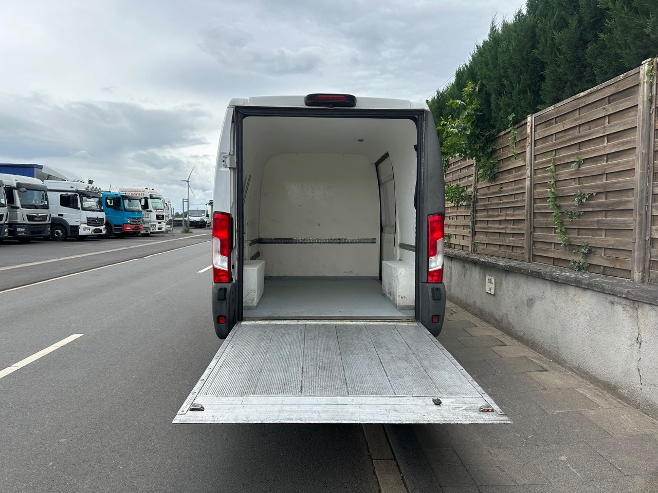 Fiat Ducato130*Automatik*Ladebordwand/LBW 500Kg - כלי רכב מסחרי עם לוח: תמונה 4 Fiat Ducato130*Automatik*Ladebordwand/LBW 500Kg - כלי רכב מסחרי עם לוח: תמונה 4