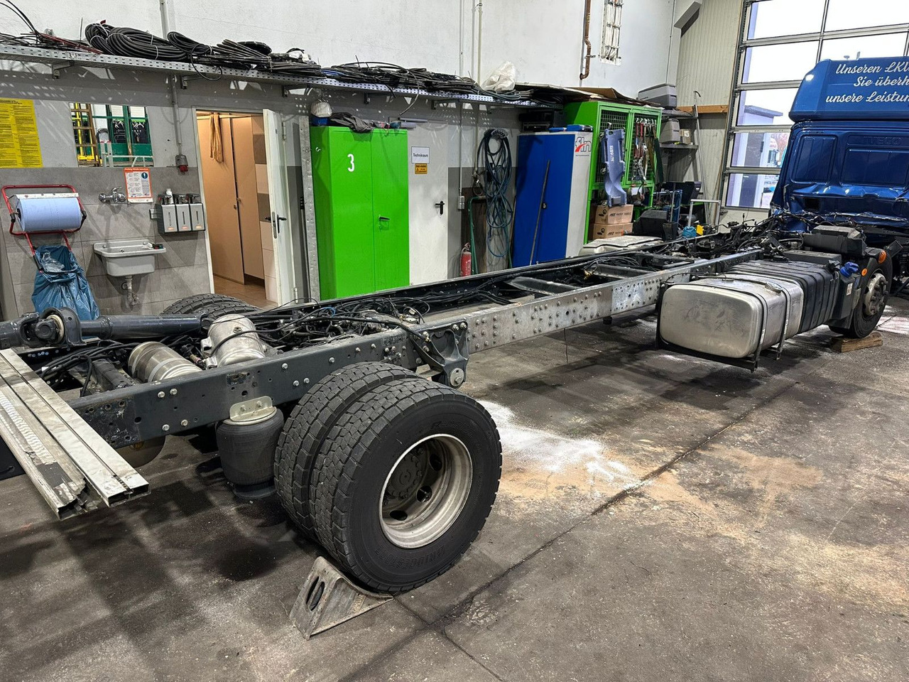 Iveco 110EL25 Unfallchassis ohne Motor/Getriebe - משאית עם שלדת תא: תמונה 1 Iveco 110EL25 Unfallchassis ohne Motor/Getriebe - משאית עם שלדת תא: תמונה 1