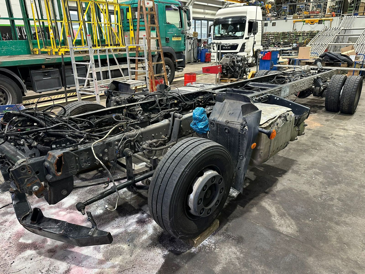 Iveco 110EL25 Unfallchassis ohne Motor/Getriebe - משאית עם שלדת תא: תמונה 4 Iveco 110EL25 Unfallchassis ohne Motor/Getriebe - משאית עם שלדת תא: תמונה 4