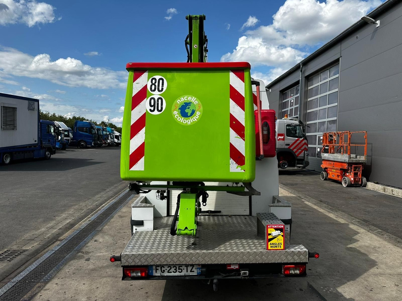 Iveco Daily 50C18 Hi-Matic/17m/Euro6/2-Punkt - פלטפורמה אווירית מותקנת על משאית: תמונה 4 Iveco Daily 50C18 Hi-Matic/17m/Euro6/2-Punkt - פלטפורמה אווירית מותקנת על משאית: תמונה 4