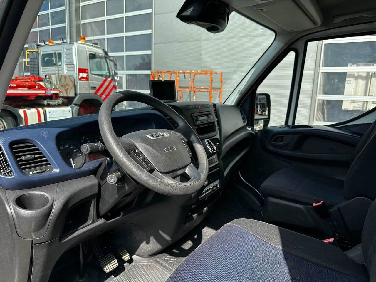 פלטפורמה אווירית מותקנת על משאית Iveco Daily 50C18 Hi-Matic/17m/Euro6/2-Punkt: תמונה 11