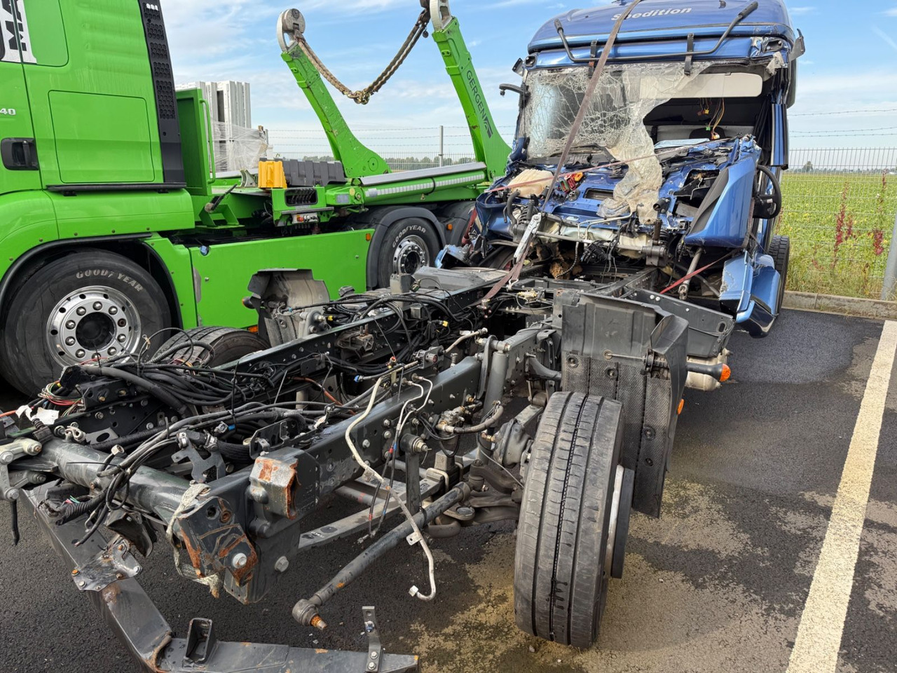 Iveco Eurocargo 110EL250 Unfallchassis - משאית הובלה אוטומטית: תמונה 1 Iveco Eurocargo 110EL250 Unfallchassis - משאית הובלה אוטומטית: תמונה 1