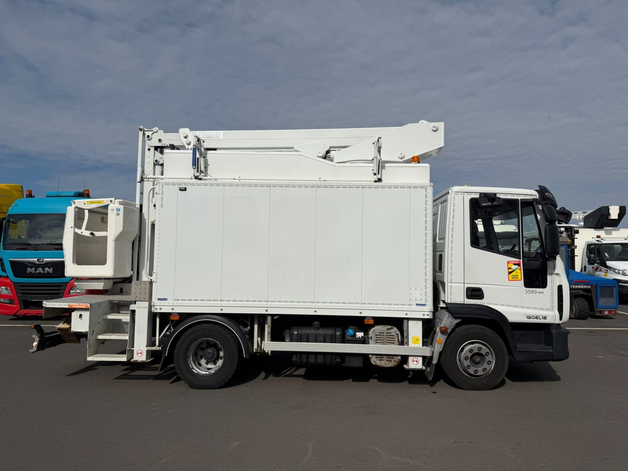 Iveco Eurocargo 120E18 E5/15m/Comet 151TAL - פלטפורמה אווירית מותקנת על משאית: תמונה 3 Iveco Eurocargo 120E18 E5/15m/Comet 151TAL - פלטפורמה אווירית מותקנת על משאית: תמונה 3