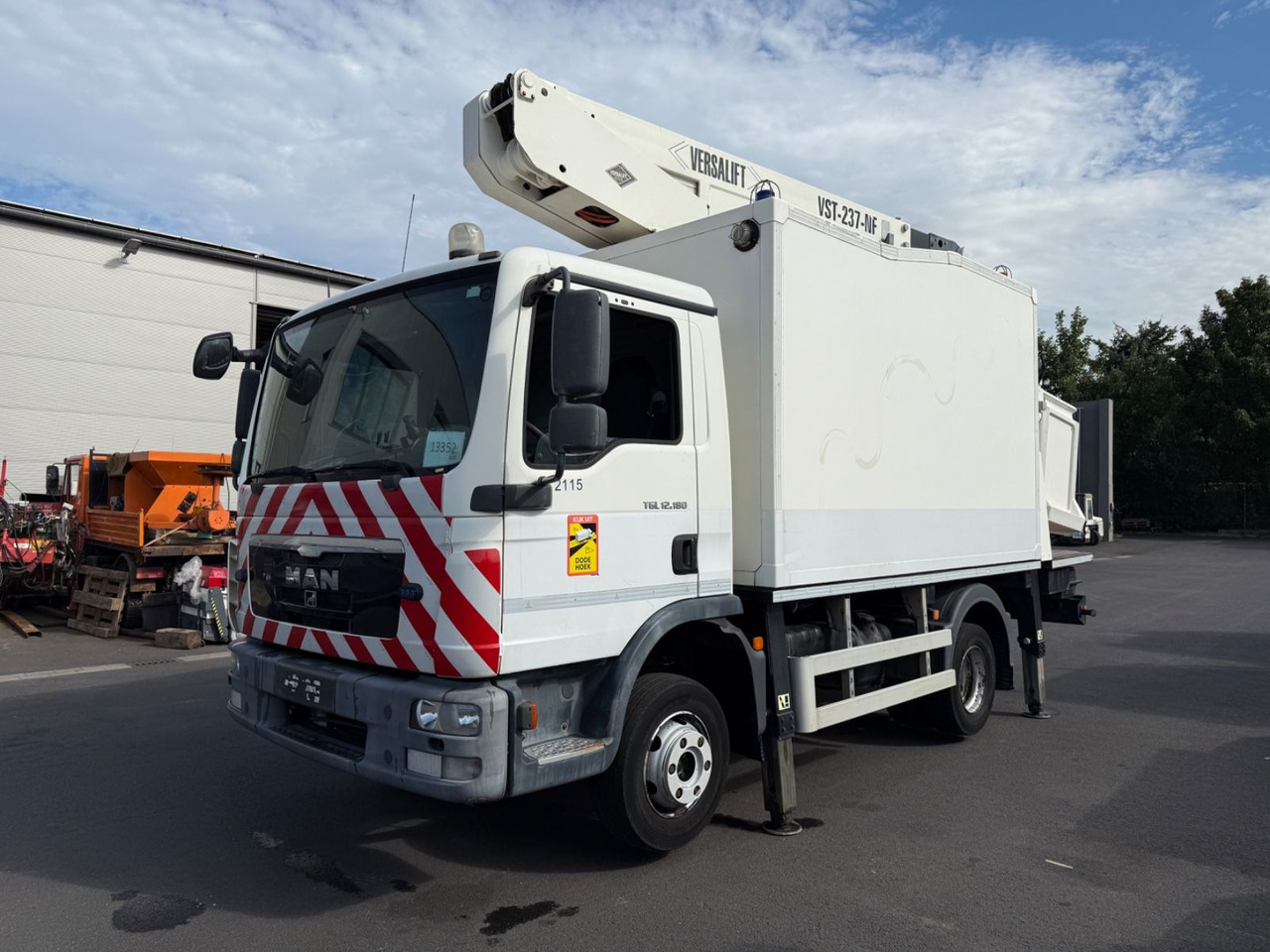 MAN TGL 12.180 Versalift/15m/orig.km/Top - פלטפורמה אווירית מותקנת על משאית: תמונה 1 MAN TGL 12.180 Versalift/15m/orig.km/Top - פלטפורמה אווירית מותקנת על משאית: תמונה 1