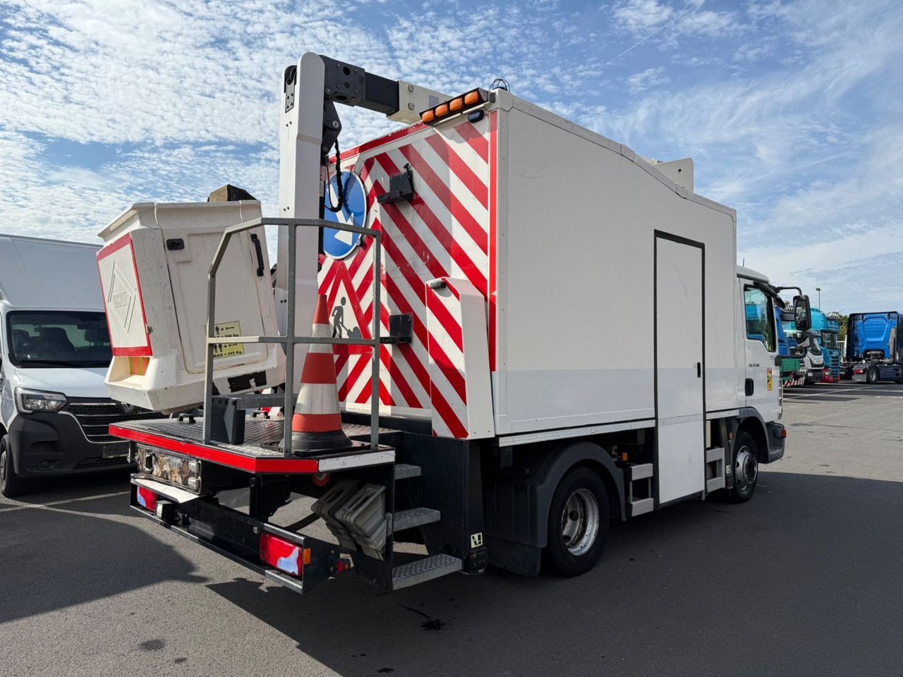 MAN TGL 12.180 Versalift/15m/orig.km/Top - פלטפורמה אווירית מותקנת על משאית: תמונה 4 MAN TGL 12.180 Versalift/15m/orig.km/Top - פלטפורמה אווירית מותקנת על משאית: תמונה 4