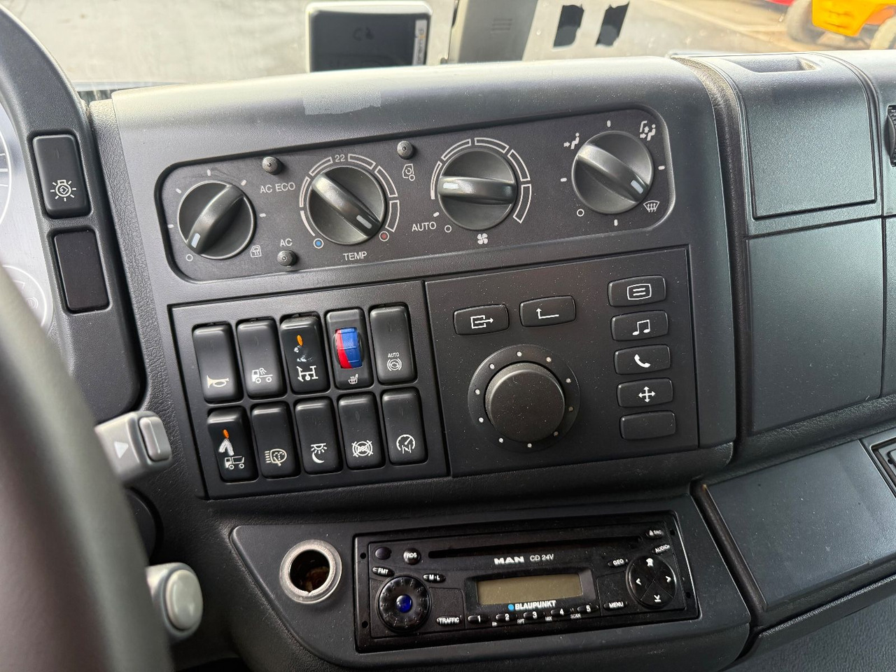 הַחכָּרָה MAN TGL 8.210 Moetefindt, Doppelstock, Winde, Klima MAN TGL 8.210 Moetefindt, Doppelstock, Winde, Klima: תמונה 23 הַחכָּרָה MAN TGL 8.210 Moetefindt, Doppelstock, Winde, Klima MAN TGL 8.210 Moetefindt, Doppelstock, Winde, Klima: תמונה 23