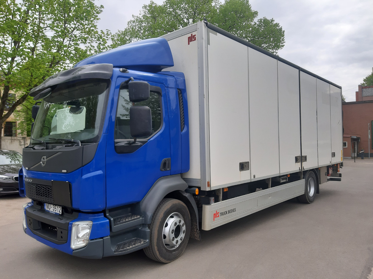 VOLVO FL - משאית תיבה: תמונה 1 VOLVO FL - משאית תיבה: תמונה 1
